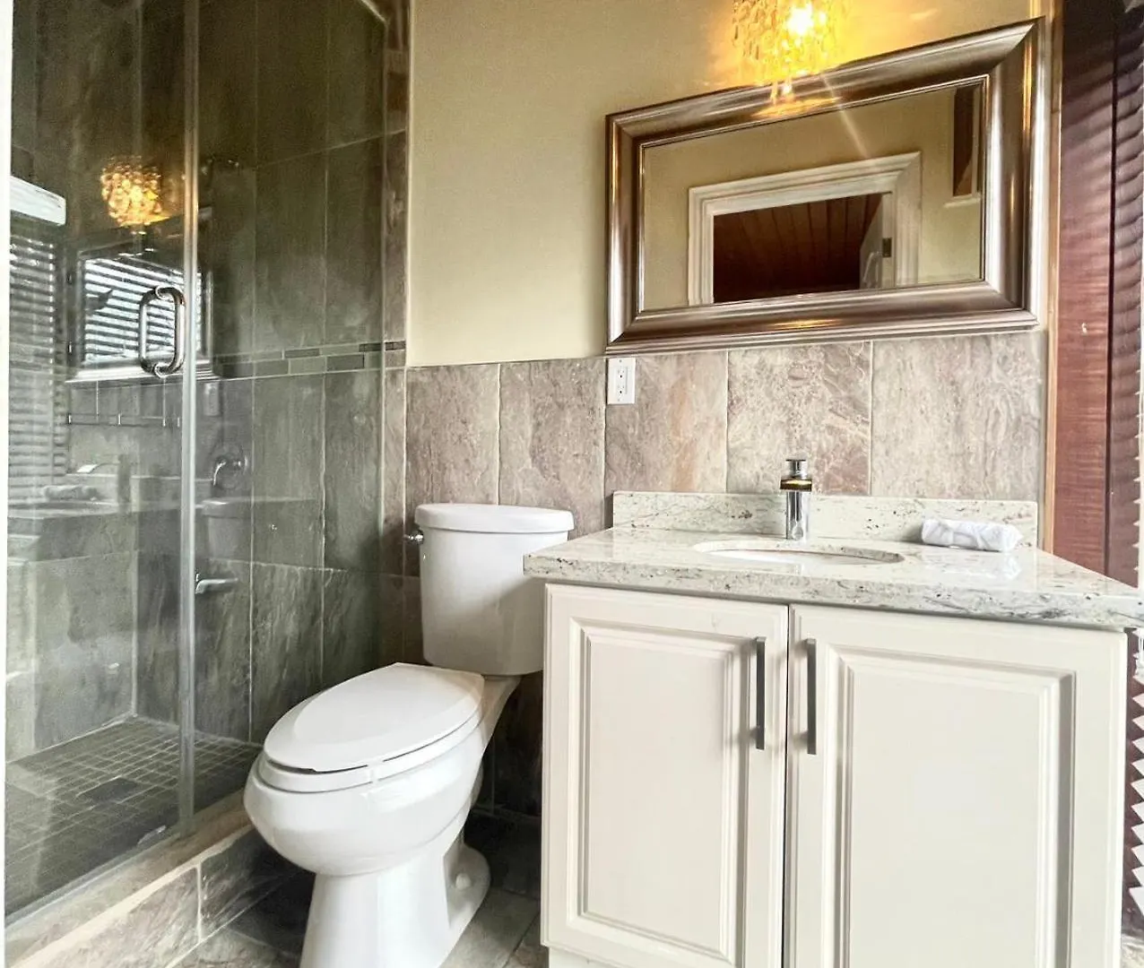 Vihome-368- Quiet House Near Bayview Village And Subway Toronto