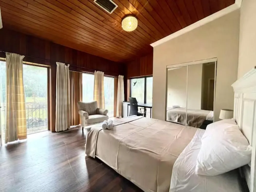 Vihome-368- Quiet House Near Bayview Village And Subway Toronto