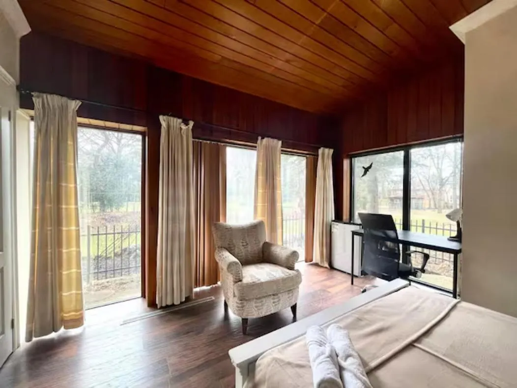 Vihome-368- Quiet House Near Bayview Village And Subway Toronto