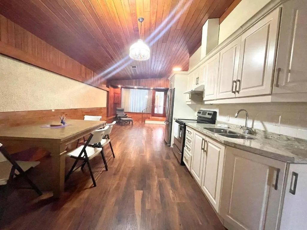 Vihome-368- Quiet House Near Bayview Village And Subway Toronto 0*,